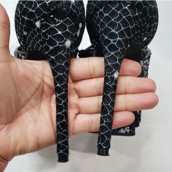 BCBGMaxAzria Freeda Cutout Studded Sandals Size 7.5 B - Picture 6 of 14